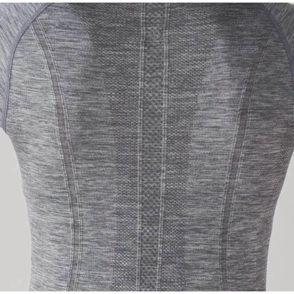 LULULEMON • Heather Gray Swiftly Tech Crewneck Short-Sleeve Athletic Shirt, 6 - Picture 4 of 15